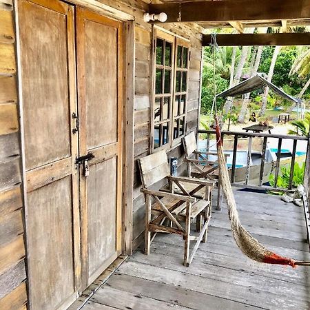 Beachfront Hut Downstairs Astra - Beach Shack Chalet Kampong Juara Exteriér fotografie
