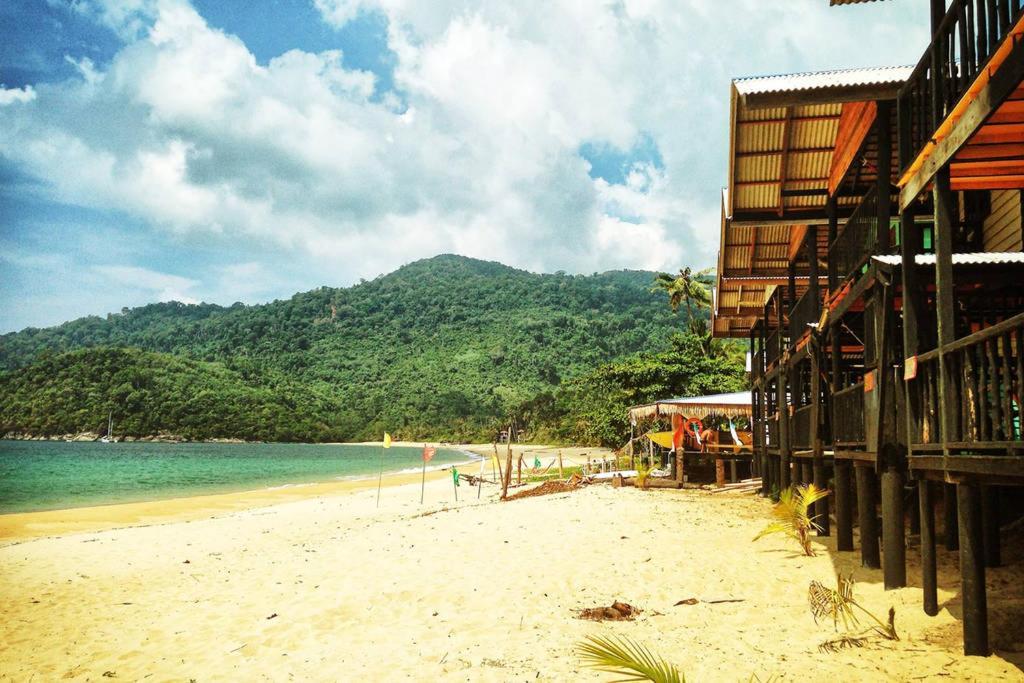 Beachfront Hut Downstairs Astra - Beach Shack Chalet Kampong Juara Exteriér fotografie