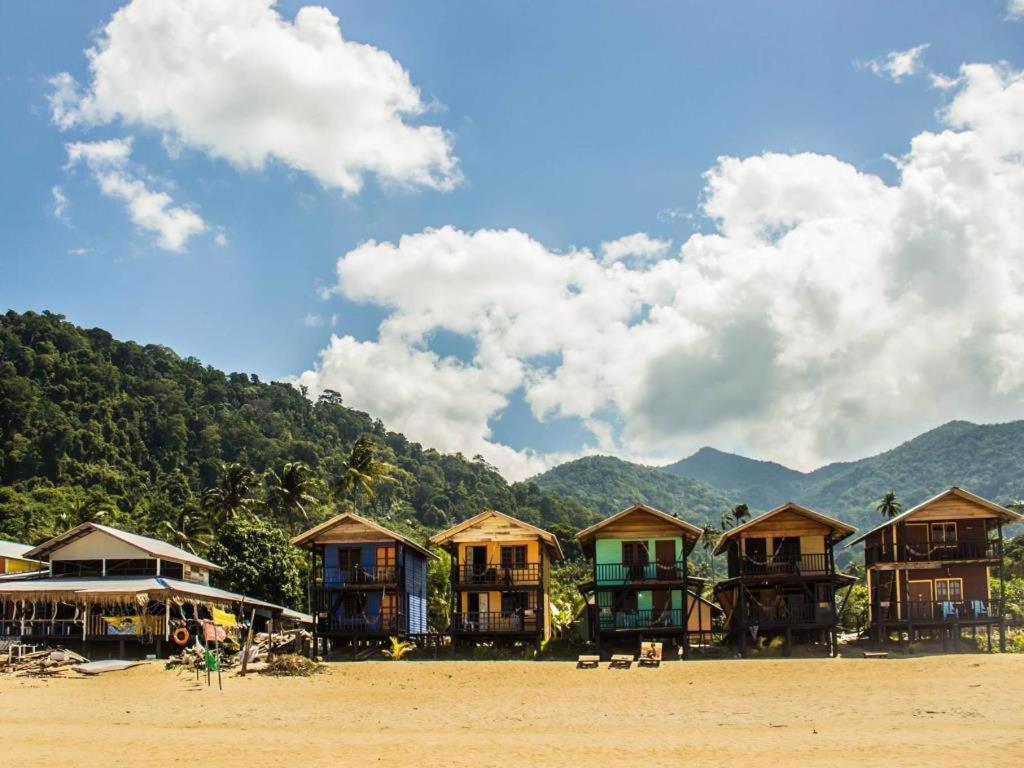 Beachfront Hut Downstairs Astra - Beach Shack Chalet Kampong Juara Exteriér fotografie