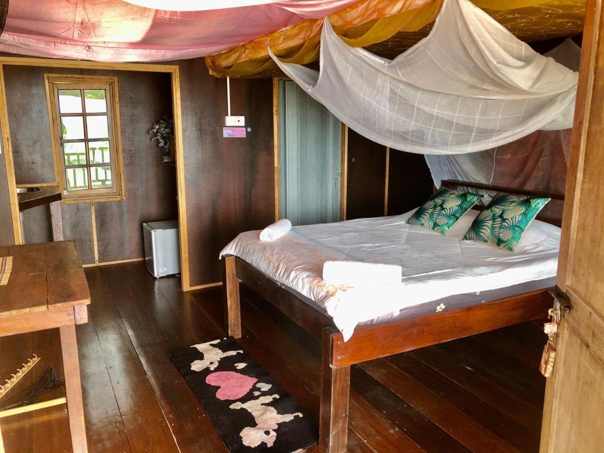 Beachfront Hut Downstairs Astra - Beach Shack Chalet Kampong Juara Exteriér fotografie
